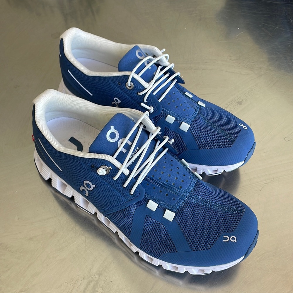 ON CLOUD 5, women’s size 6.5